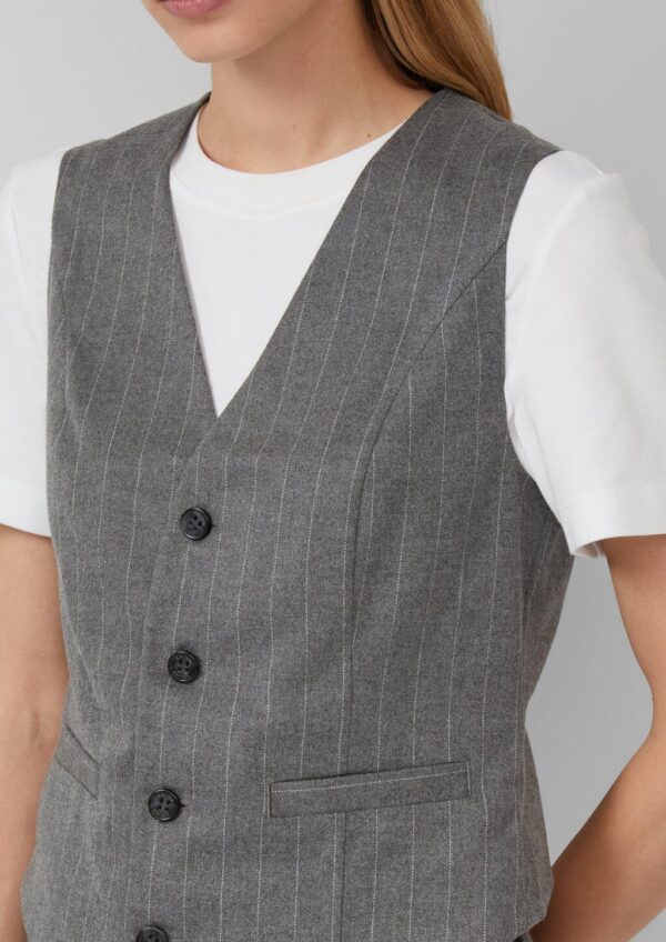 Leicht gefütterte Weste im Shaped Fit mit Nadelstreifen