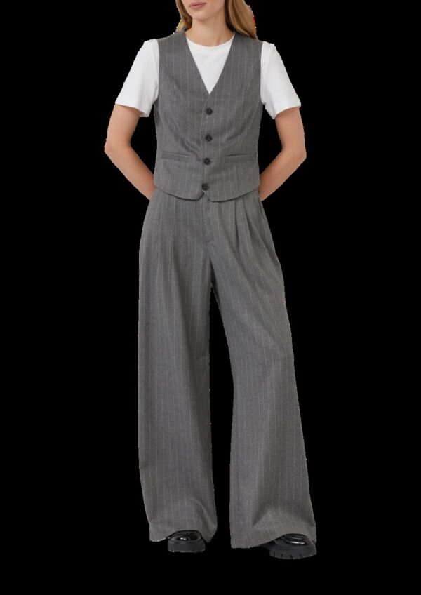 Leicht gefütterte Weste im Shaped Fit mit Nadelstreifen