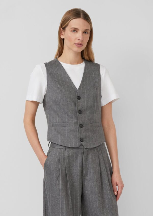 Leicht gefütterte Weste im Shaped Fit mit Nadelstreifen