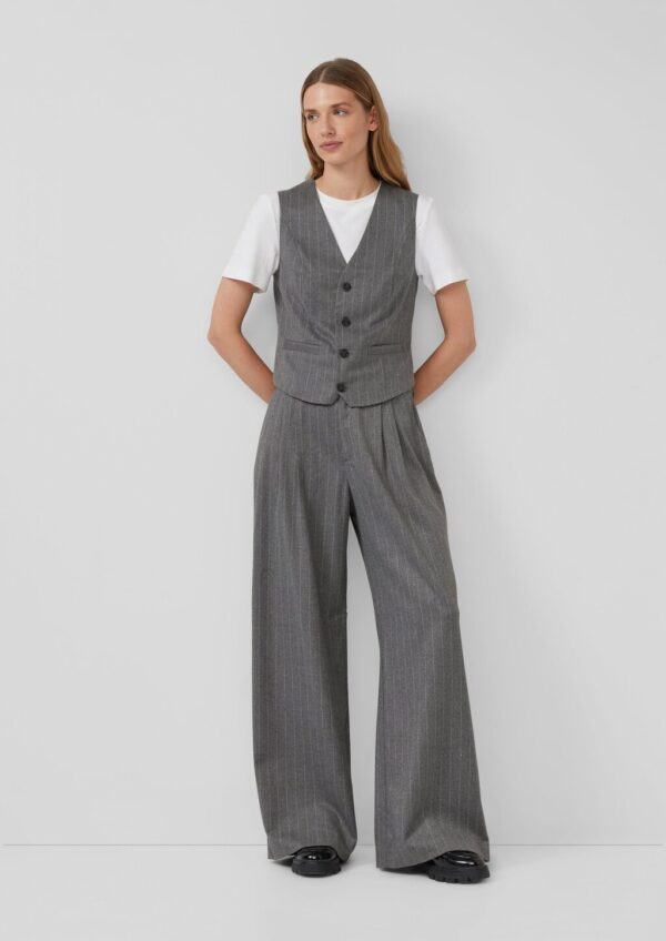 Leicht gefütterte Weste im Shaped Fit mit Nadelstreifen