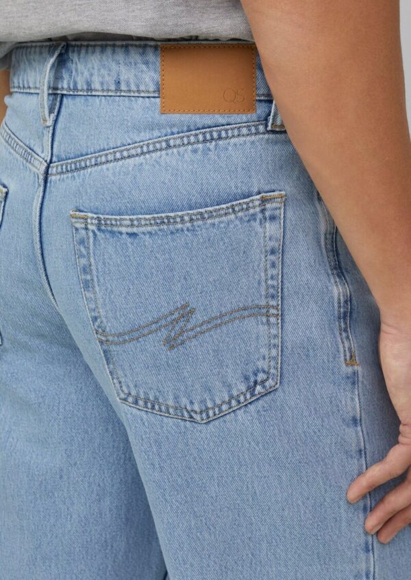 Jeans / Loose Fit / Straight Leg / Mid Rise