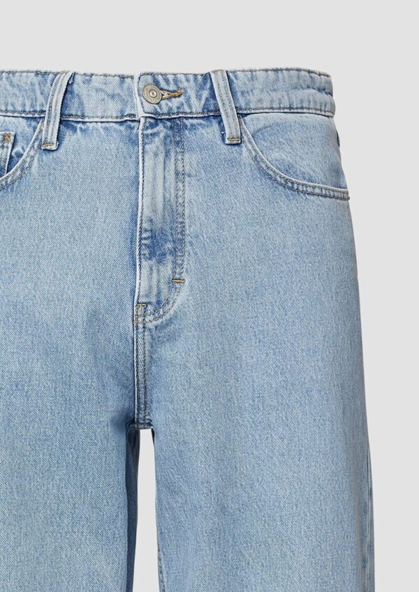 Jeans / Loose Fit / Straight Leg / Mid Rise