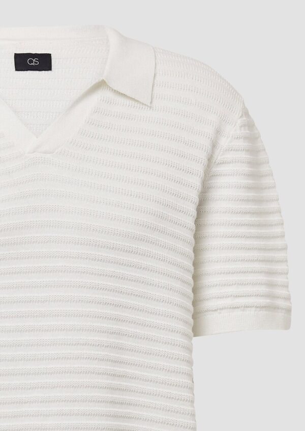 Strickpolo mit offenem Kragen und Struktur