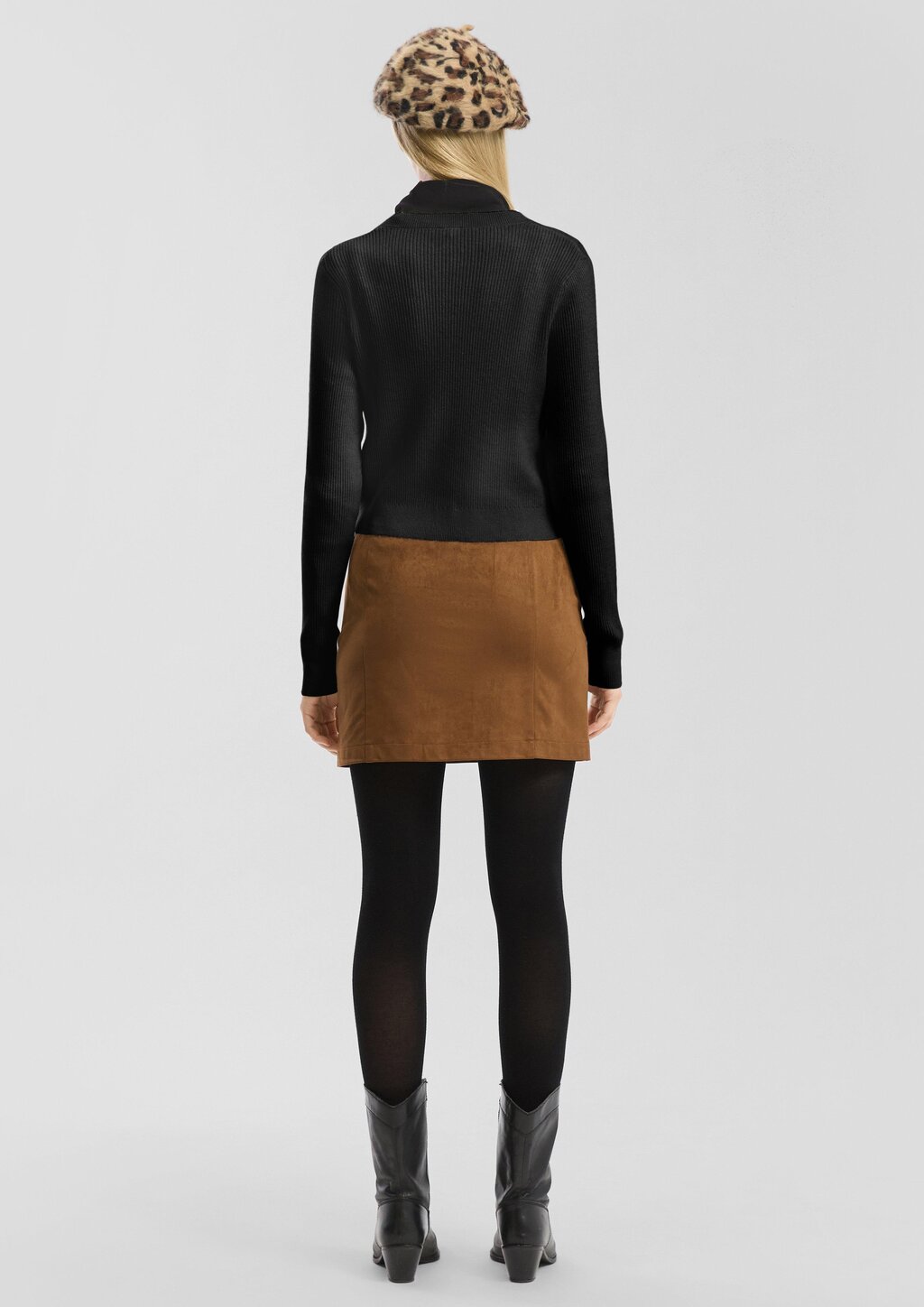 Verkürzte Strickjacke mit Rippstruktur