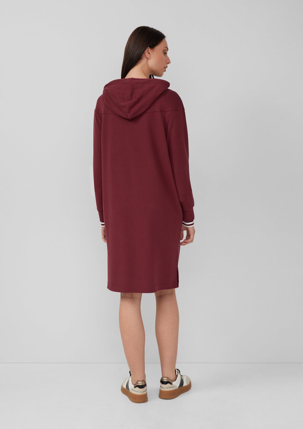 Scuba-Kleid mit Eingrifftaschen und Kapuze