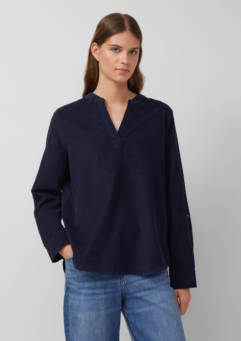 Feincord-Bluse mit Turn-up und Raffung am Rücken