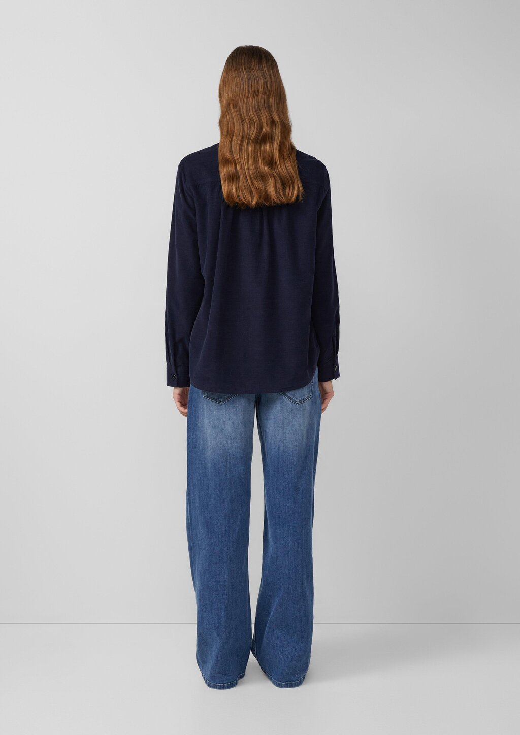 Feincord-Bluse mit Turn-up und Raffung am Rücken