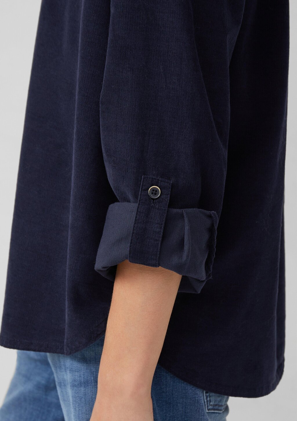 Feincord-Bluse mit Turn-up und Raffung am Rücken