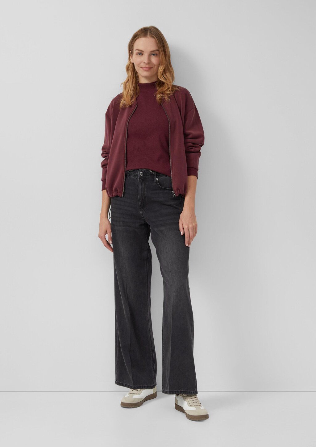 Geripptes Longsleeve im Slim Fit mit Stehkragen