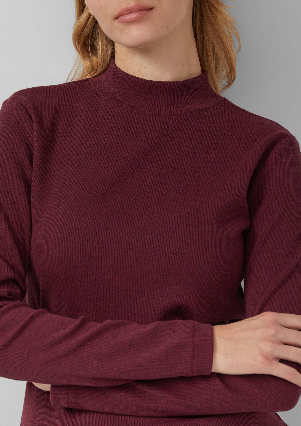 Geripptes Longsleeve im Slim Fit mit Stehkragen