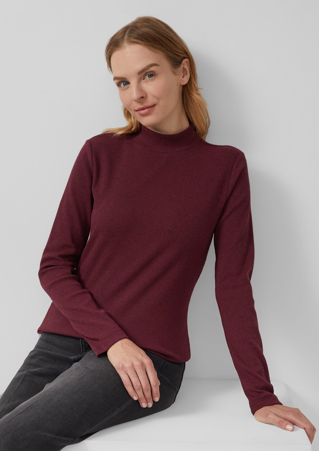Geripptes Longsleeve im Slim Fit mit Stehkragen