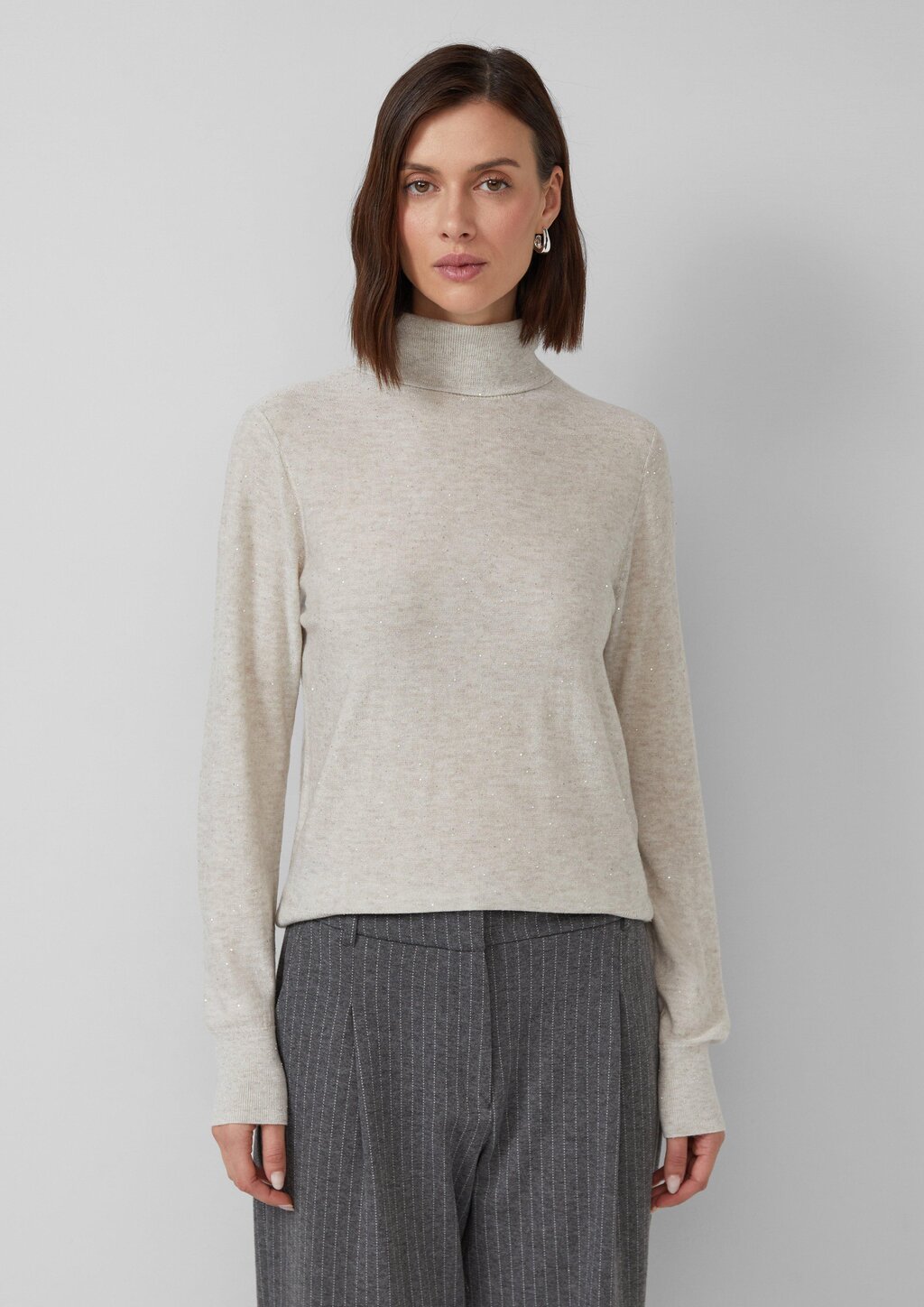 Rollkragenpullover mit feinen Pailletten