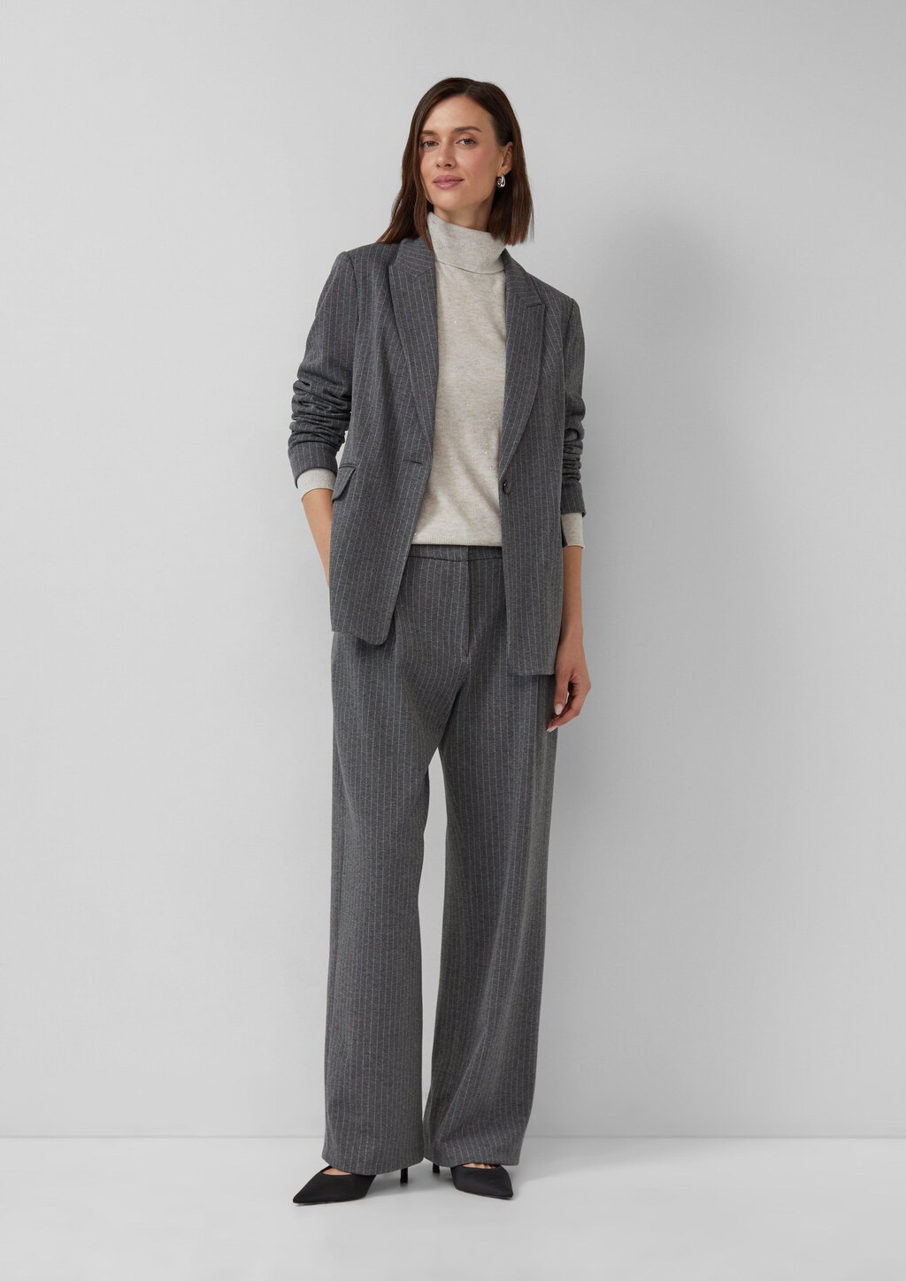 Rollkragenpullover mit feinen Pailletten