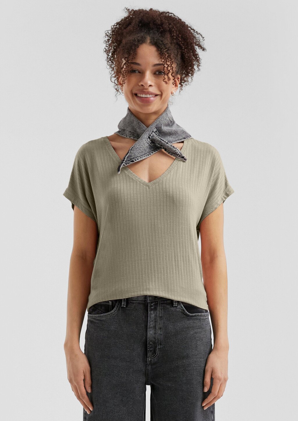 Fließendes Oversize-Shirt mit Rippstruktur