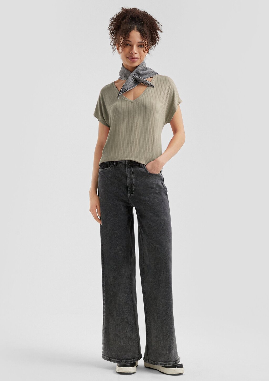 Fließendes Oversize-Shirt mit Rippstruktur