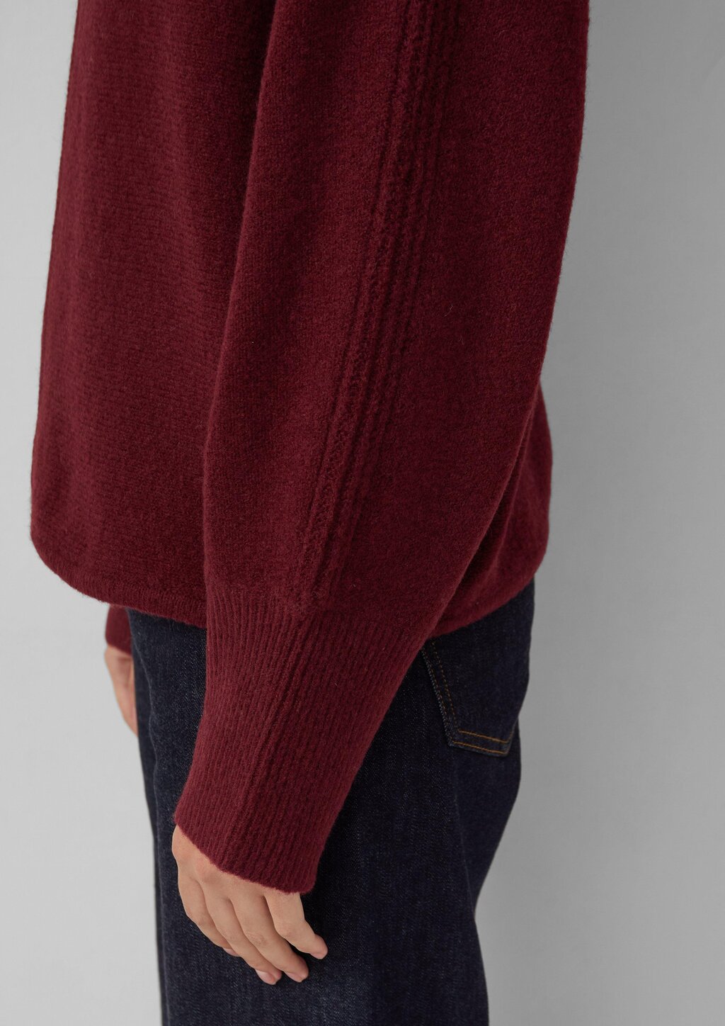 Strickpullover mit Stehkragen und Fledermausärmeln