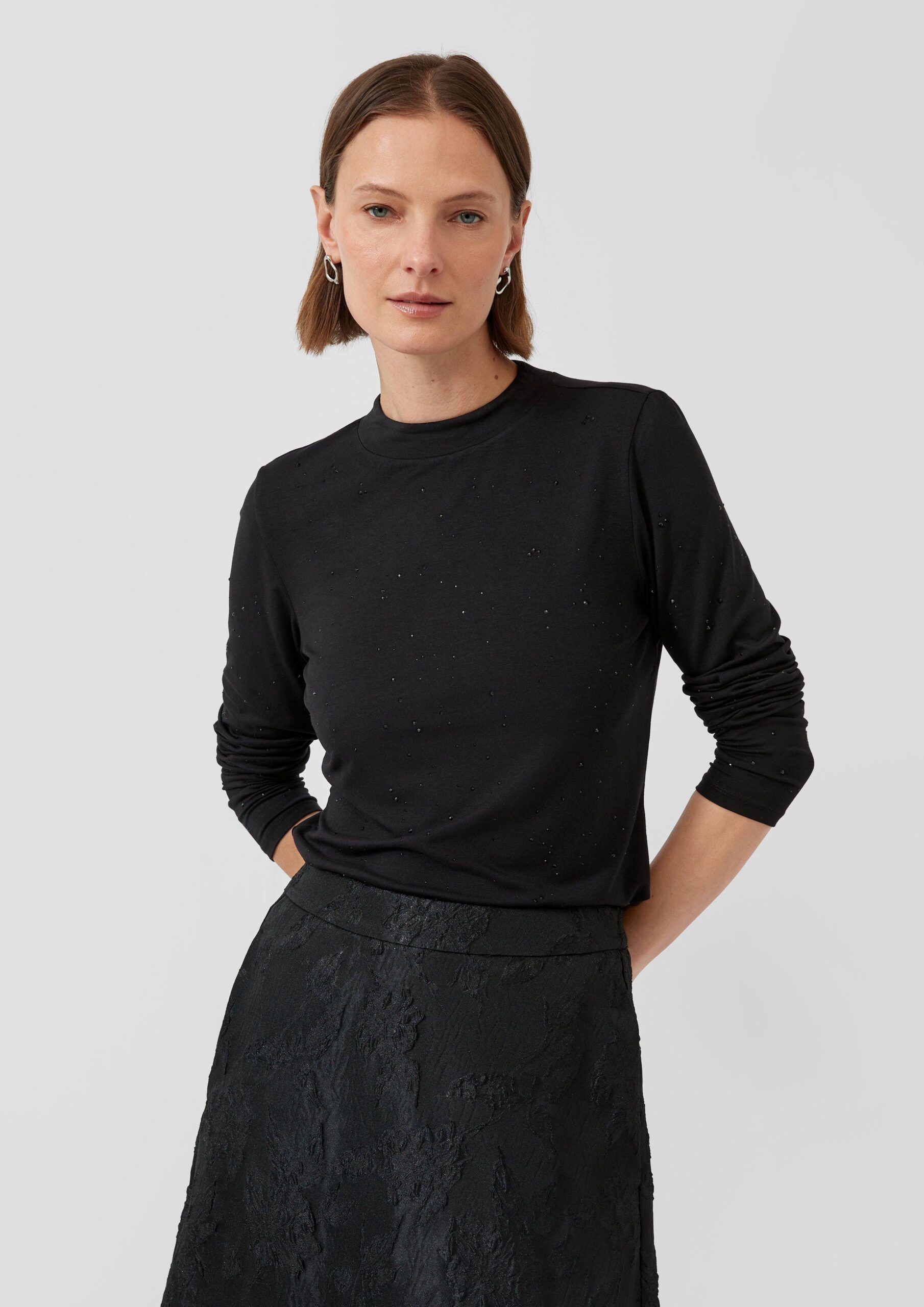 Langarm-Shirt aus Viskose-Jersey mit Schmucksteinen