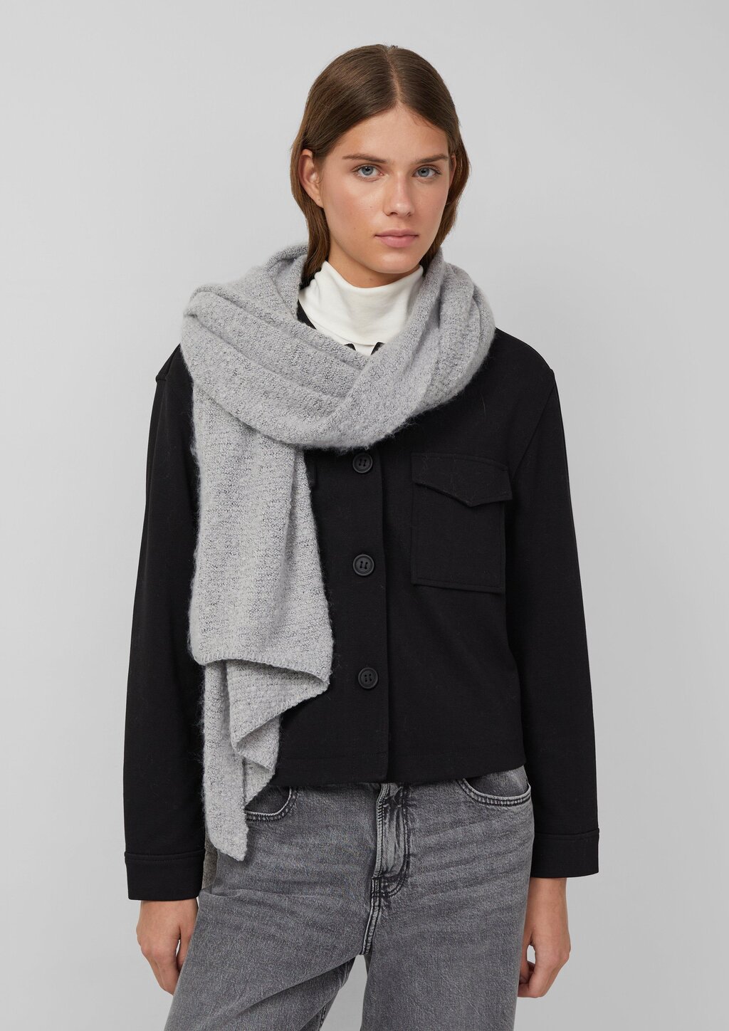 Bouclé-Schal mit abgeschrägten Enden