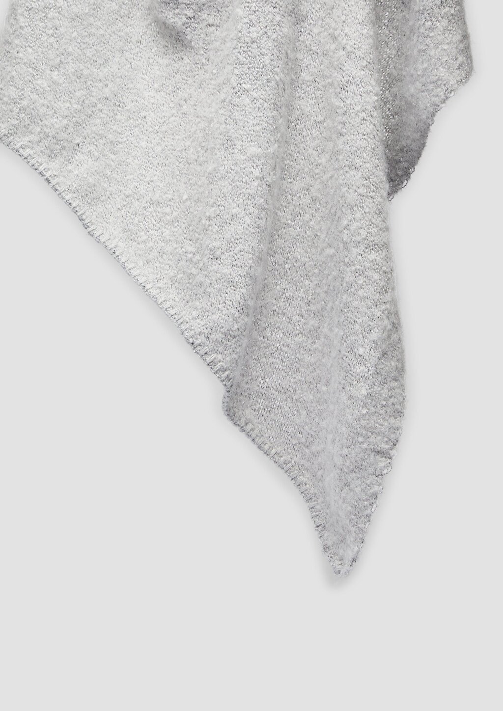 Bouclé-Schal mit abgeschrägten Enden