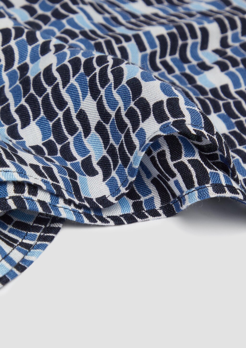 Viskose-Snood mit abstraktem Artwork