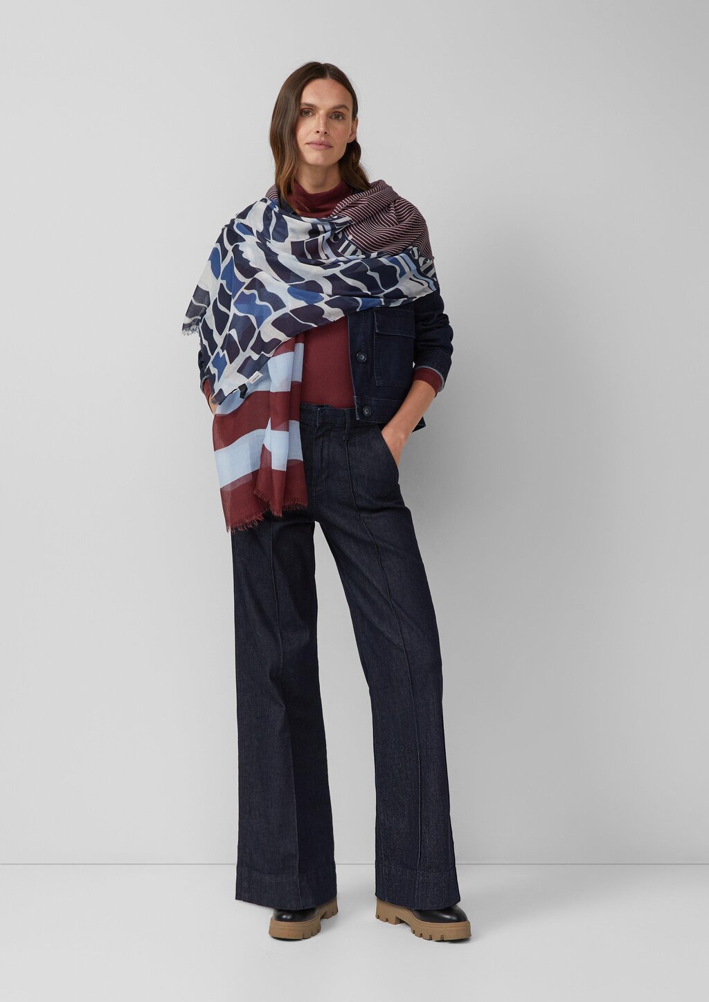 Schal mit Streifen-Artwork