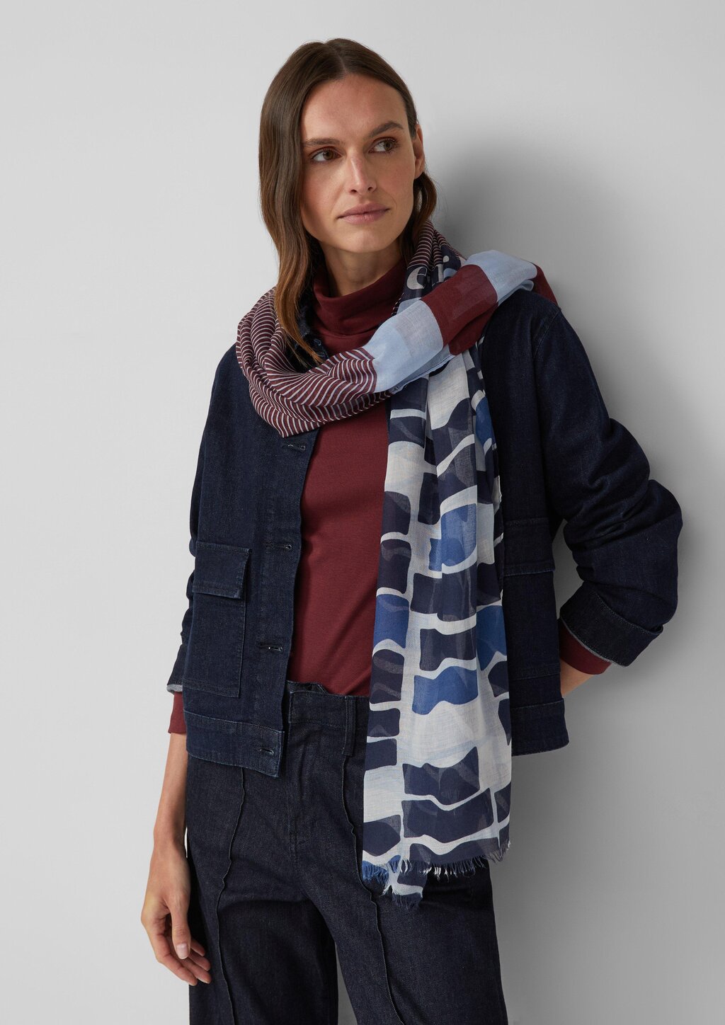 Schal mit Streifen-Artwork