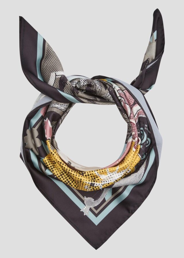 Bunt gemustertes Satintuch