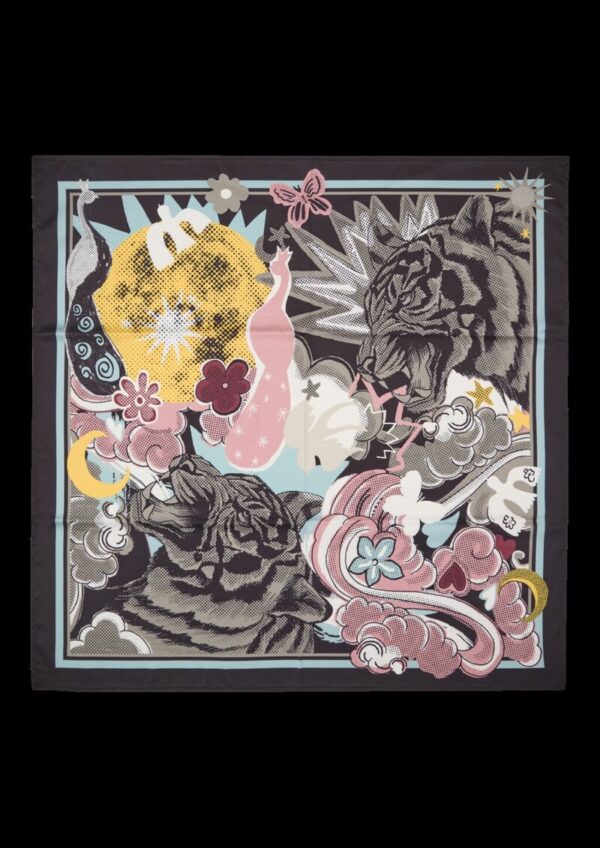 Bunt gemustertes Satintuch