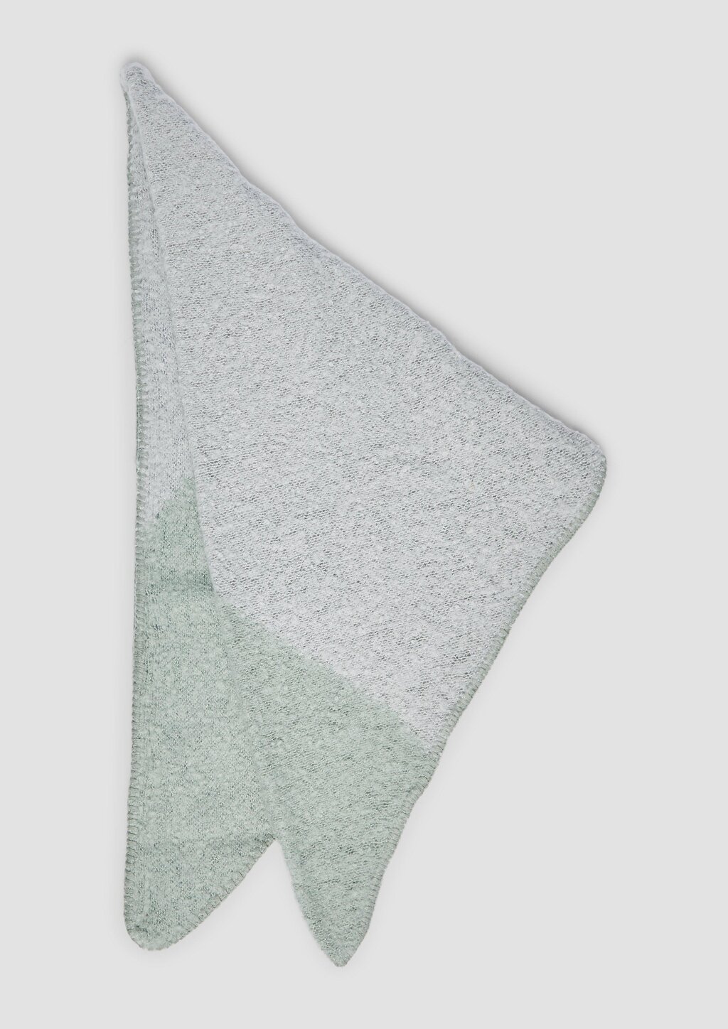 Weicher Schal aus Bouclé-Strick