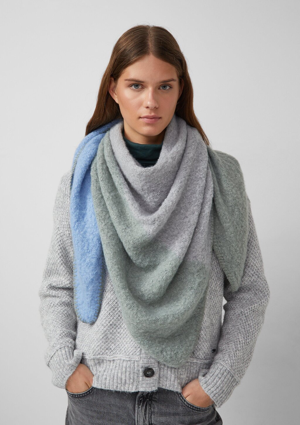 Weicher Schal aus Bouclé-Strick