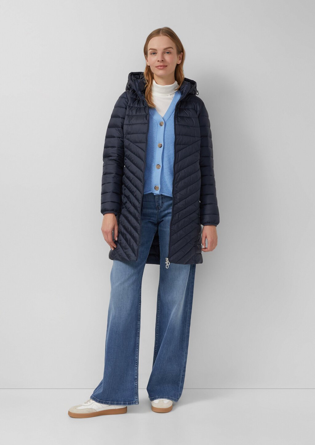 Packbarer leichter Mantel mit Zwei-Wege-Reißverschluss und abnehmbarer Kapuze