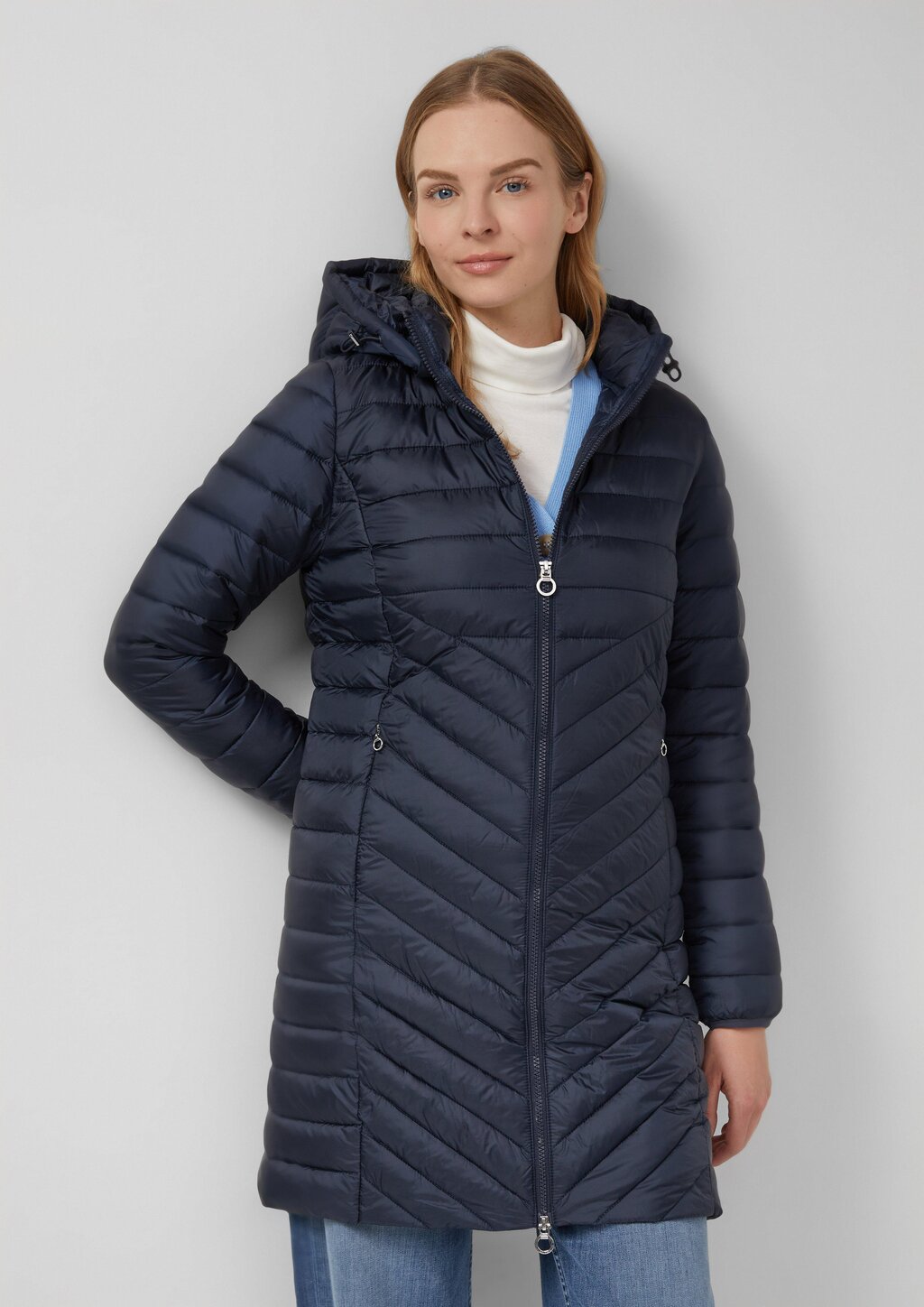 Packbarer leichter Mantel mit Zwei-Wege-Reißverschluss und abnehmbarer Kapuze