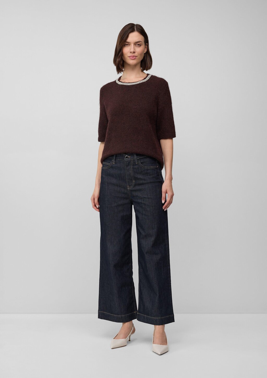 Softer Kurzarm-Pullover aus Wollmix mit Schmuck-Detail