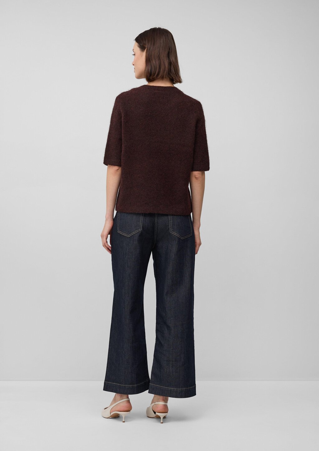 Softer Kurzarm-Pullover aus Wollmix mit Schmuck-Detail