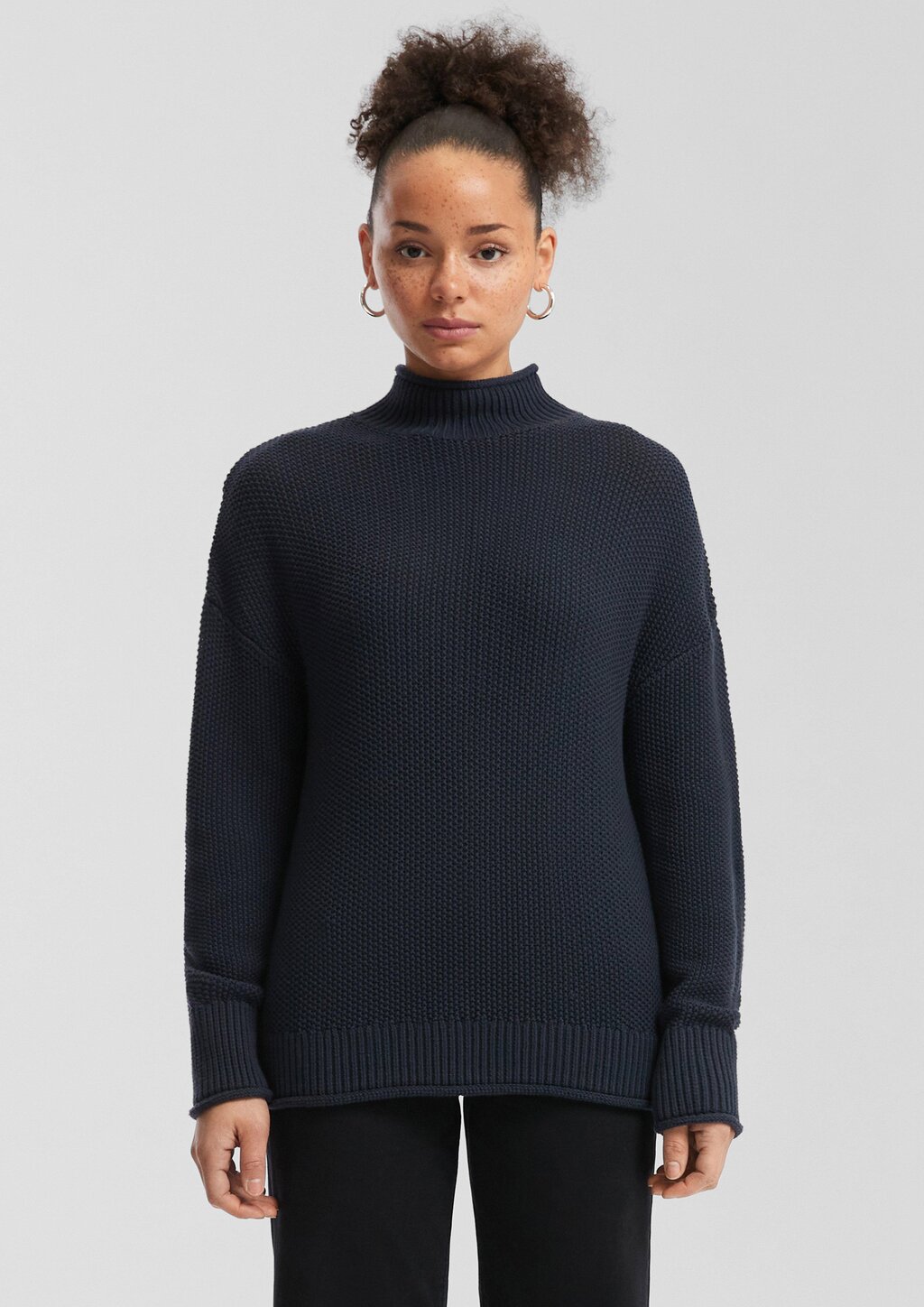 Strickpullover mit Stehkragen aus Baumwollmix