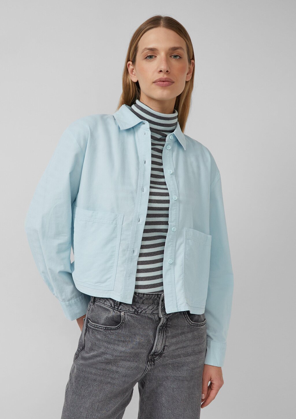 Verkürzte Feincord-Bluse mit aufgesetzten Taschen