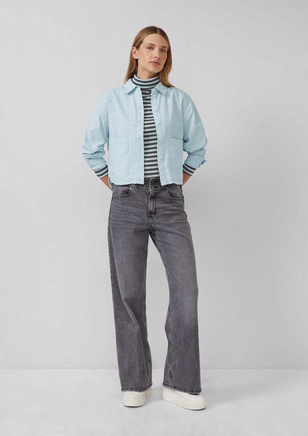 Verkürzte Feincord-Bluse mit aufgesetzten Taschen