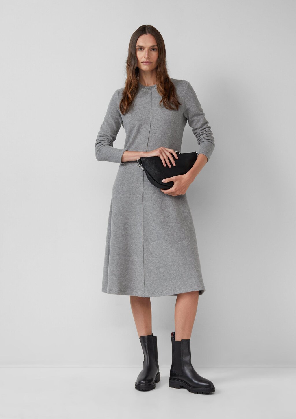 Strukturiertes Midikleid aus weichem Sweat im Slim Fit