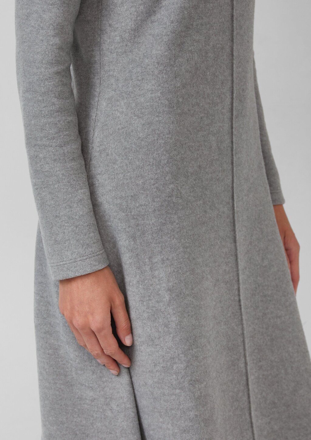 Strukturiertes Midikleid aus weichem Sweat im Slim Fit