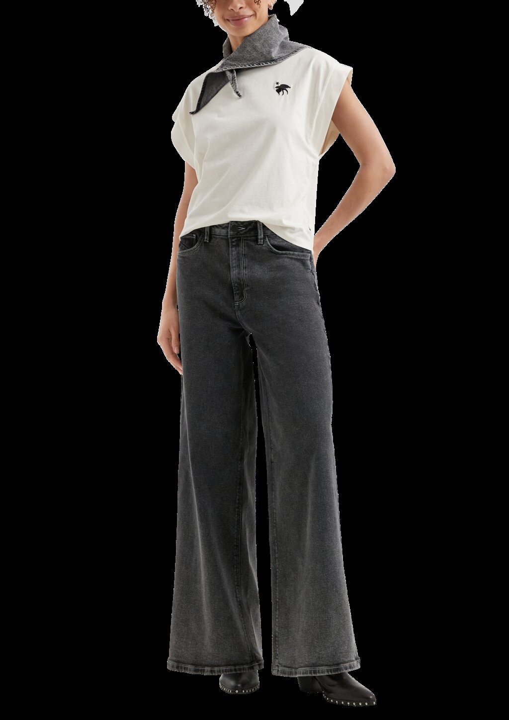 T-Shirt mit überschnittenen Schultern und Stickerei