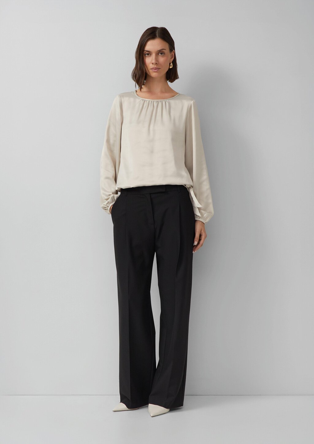 Satin-Bluse mit Binde-Detail am Saum