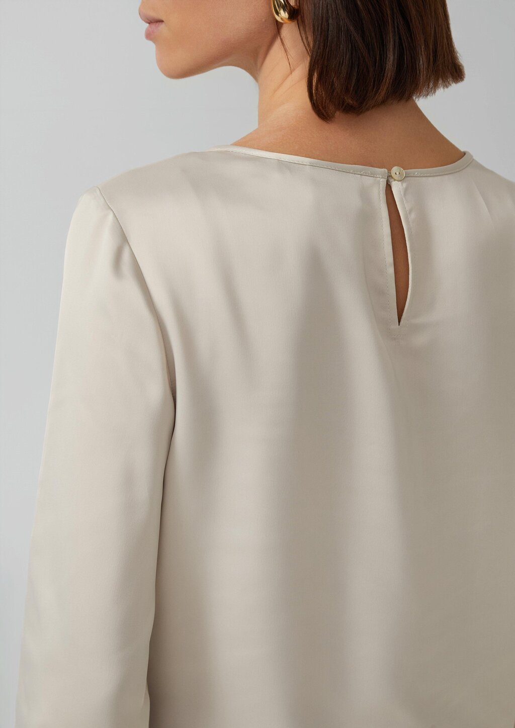 Satin-Bluse mit Binde-Detail am Saum