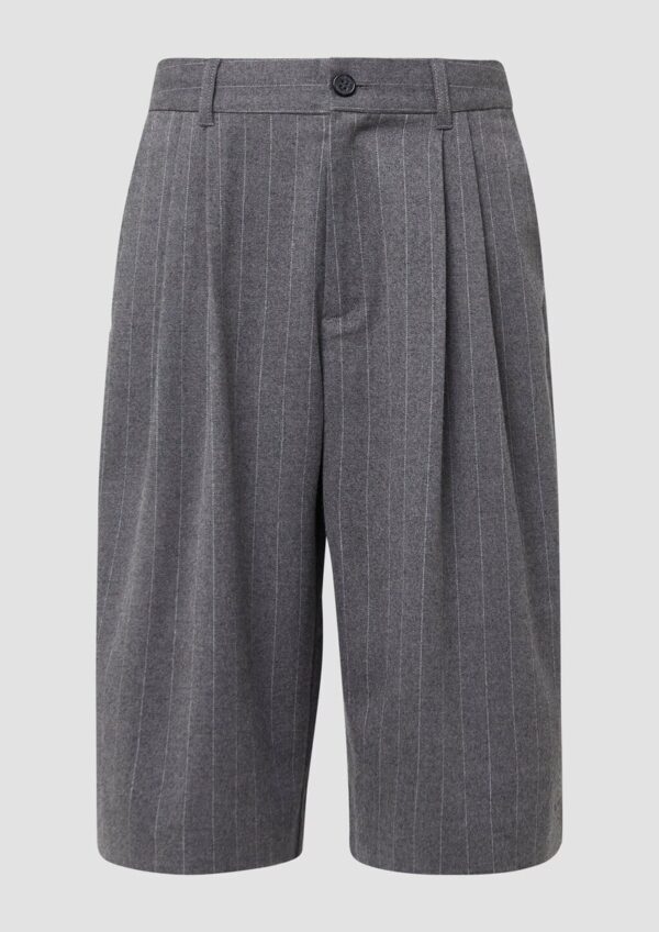 Bermuda mit Bundfalten und Nadelstreifen