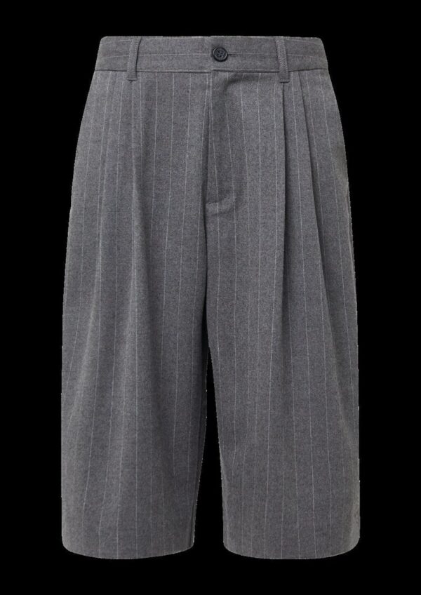 Bermuda mit Bundfalten und Nadelstreifen