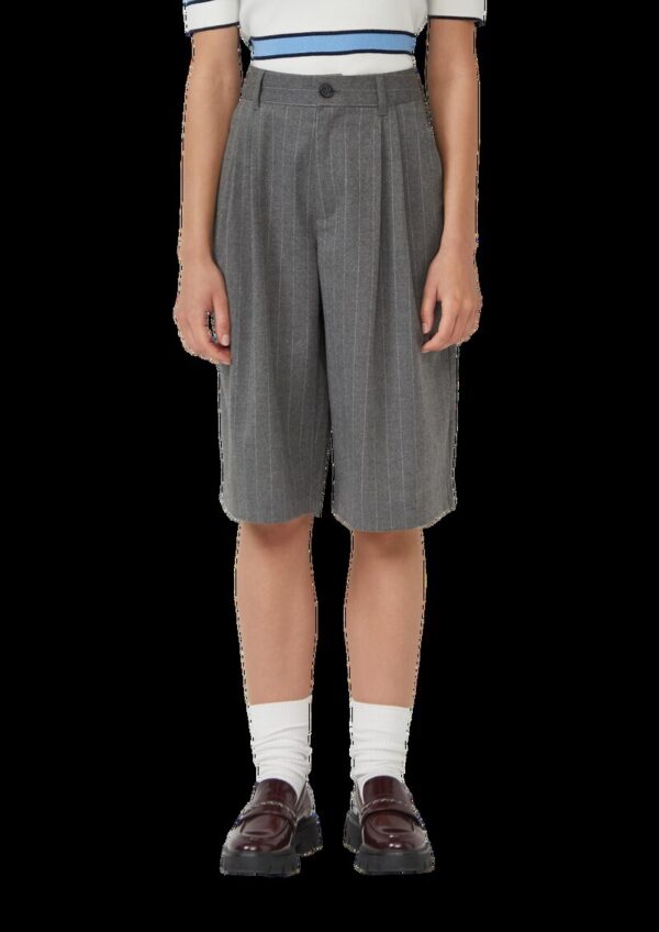 Bermuda mit Bundfalten und Nadelstreifen