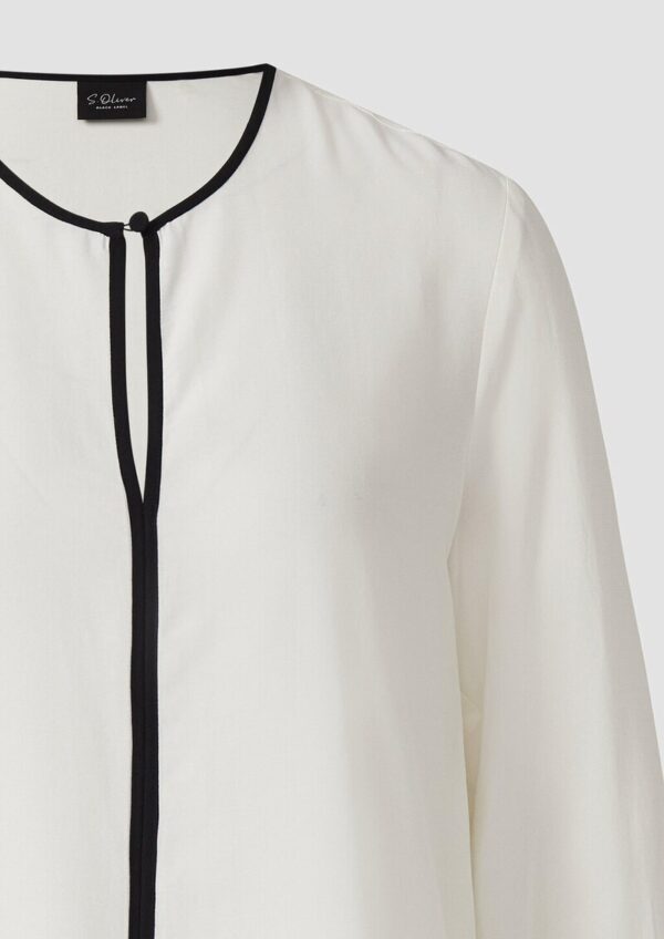 Fließende Viskose-Bluse mit Kontrast-Details