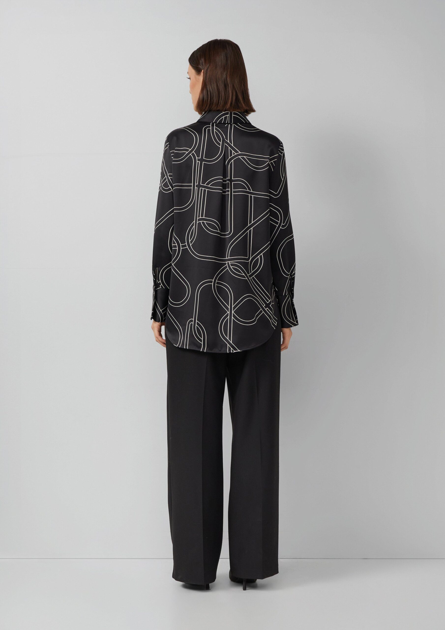 Gemusterte Longbluse aus Satin