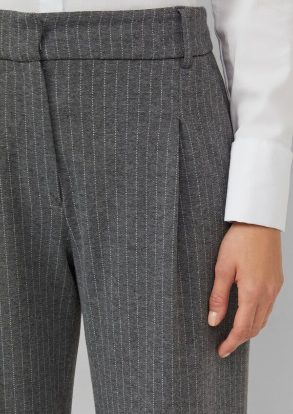 Nadelstreifen-Hose aus elastischem Interlockjersey mit extraweitem Bein