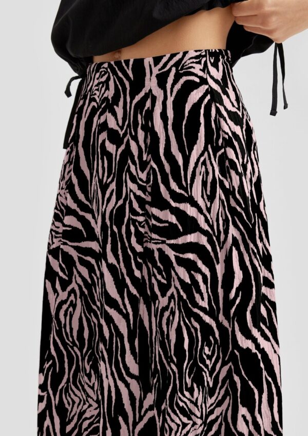 Gemusterter Midi-Rock mit Bundfalten