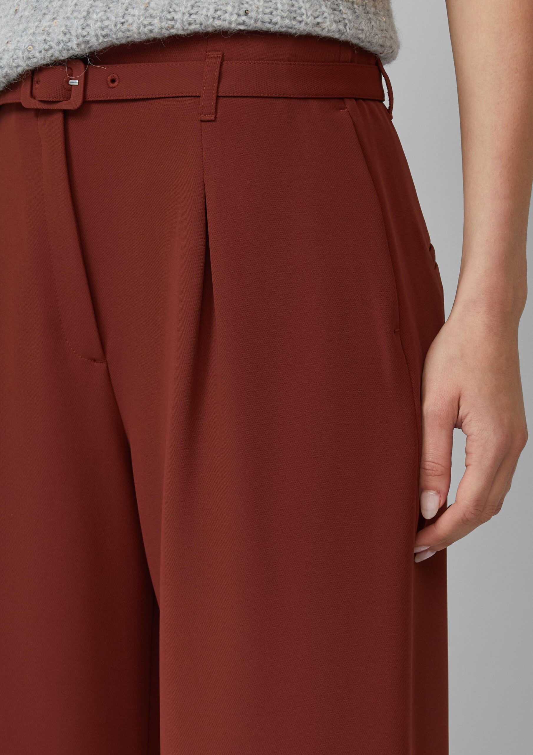 Twill-Hose mit Gürtel und High Rise